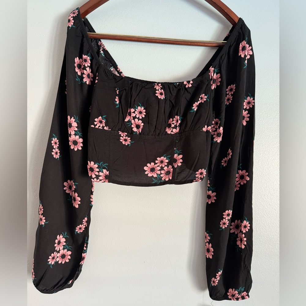Fitted Floral Long Sleeve Crop Top